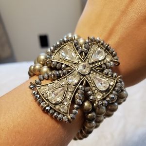 Beaded cross pendant bracelet